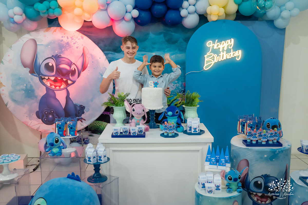 Cinco anos - José (Zeco) - Alegria - Família unida - Amor - Afinidade - Aniversário - Stisch - Afeto - Irmão João - Memórias - Amizade –Sorrisos - Aventuras - Confiança - Gratidão – Patrícia - Simch – Roberto – Antonio Rocha Fotografias - Pelotas