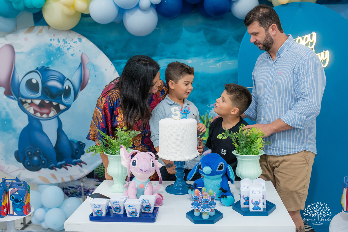 Cinco anos - José (Zeco) - Alegria - Família unida - Amor - Afinidade - Aniversário - Stisch - Afeto - Irmão João - Memórias - Amizade –Sorrisos - Aventuras - Confiança - Gratidão – Patrícia - Simch – Roberto – Antonio Rocha Fotografias - Pelotas