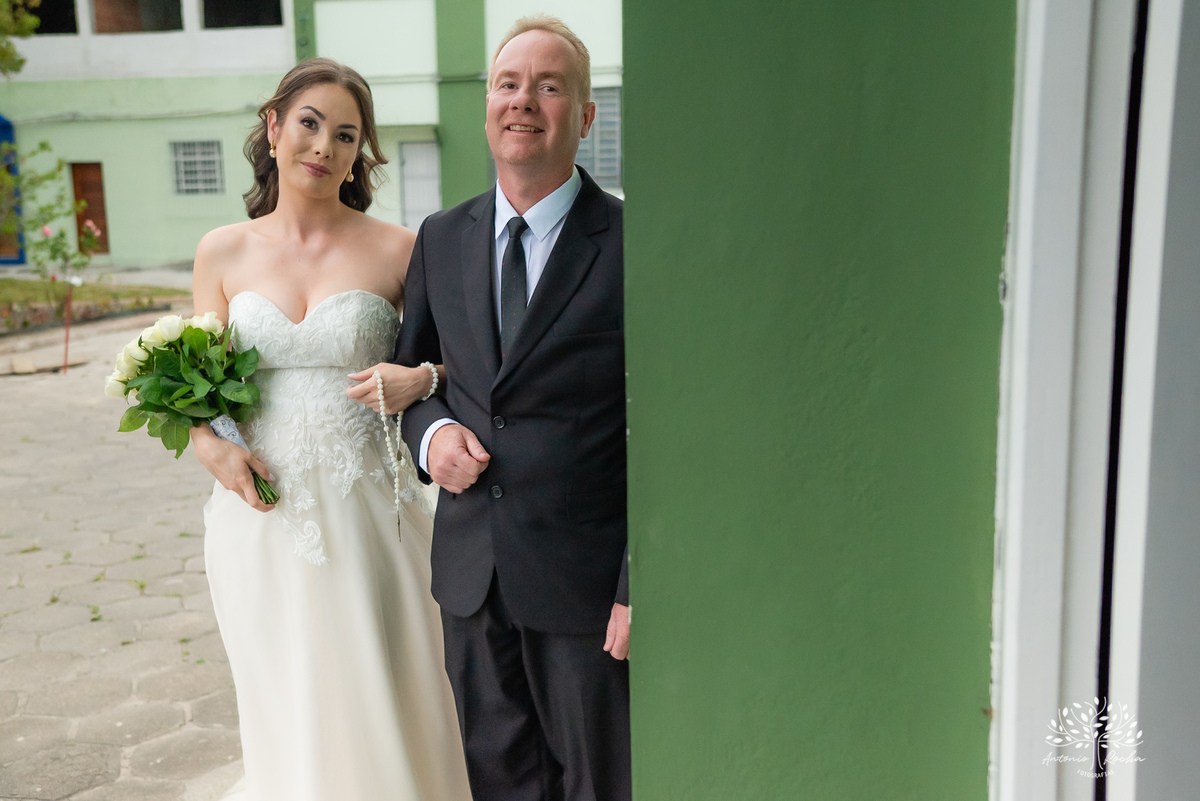 cerimônia religiosa, fevereiro 2024, caminho até o altar, amor, união, desafios, comprometimento, memórias, fotografia, casal, momentos especiais, testemunho, celebração, emocionante, gratidão, Antonio Rocha Fotografias - Pelotas