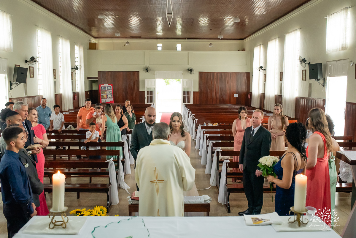 cerimônia religiosa, fevereiro 2024, caminho até o altar, amor, união, desafios, comprometimento, memórias, fotografia, casal, momentos especiais, testemunho, celebração, emocionante, gratidão, Antonio Rocha Fotografias - Pelotas
