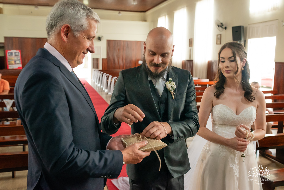 cerimônia religiosa, fevereiro 2024, caminho até o altar, amor, união, desafios, comprometimento, memórias, fotografia, casal, momentos especiais, testemunho, celebração, emocionante, gratidão, Antonio Rocha Fotografias - Pelotas