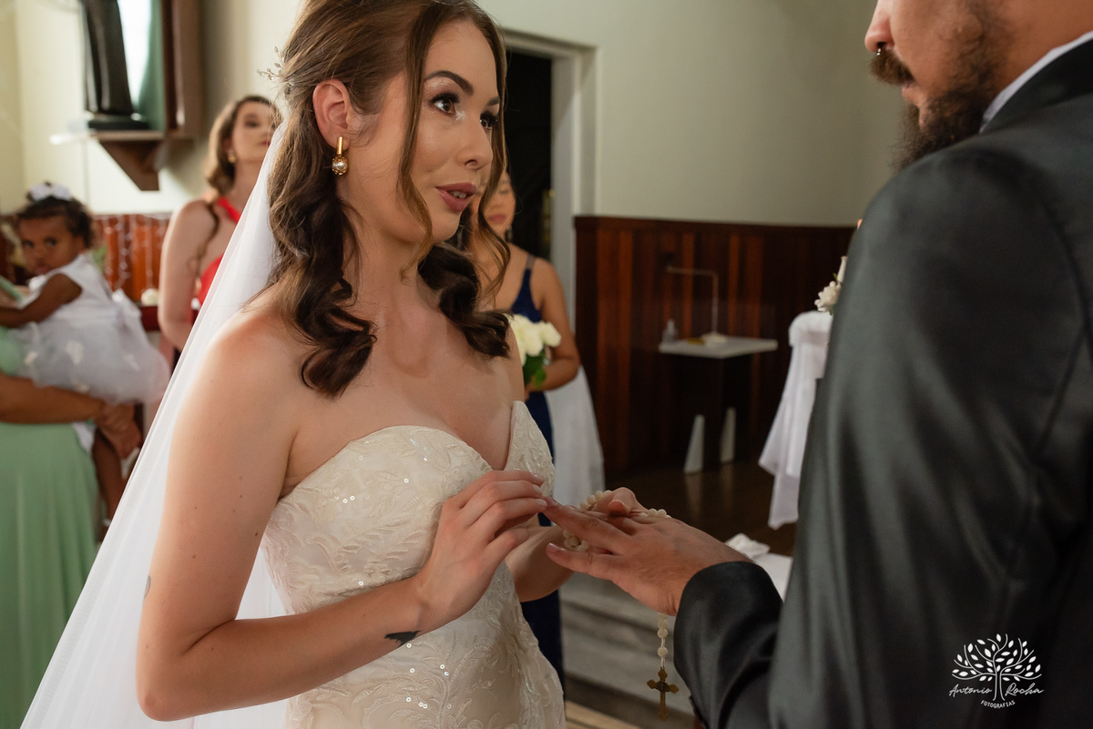 cerimônia religiosa, fevereiro 2024, caminho até o altar, amor, união, desafios, comprometimento, memórias, fotografia, casal, momentos especiais, testemunho, celebração, emocionante, gratidão, Antonio Rocha Fotografias - Pelotas