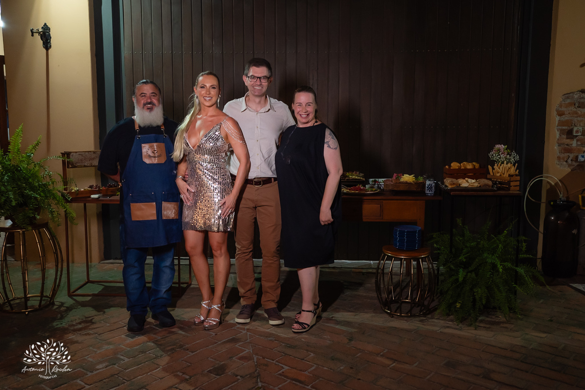 Michele kopereck - Morada da Figueira - Pelotas - 40 anos - Orafa Cantor - Vinícius Moraes e Banda - Sandrini Som e Luz - Tribo dos Coquetéis - bolo - Márcia Aquino - mesa de antepastos - decoração de balões - arranjos florais - Antonio Rocha Fotografias