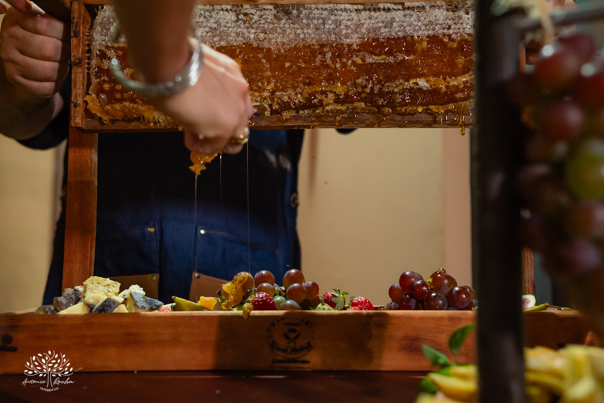 Michele kopereck - Morada da Figueira - Pelotas - 40 anos - Orafa Cantor - Vinícius Moraes e Banda - Sandrini Som e Luz - Tribo dos Coquetéis - bolo - Márcia Aquino - mesa de antepastos - decoração de balões - arranjos florais - Antonio Rocha Fotografias