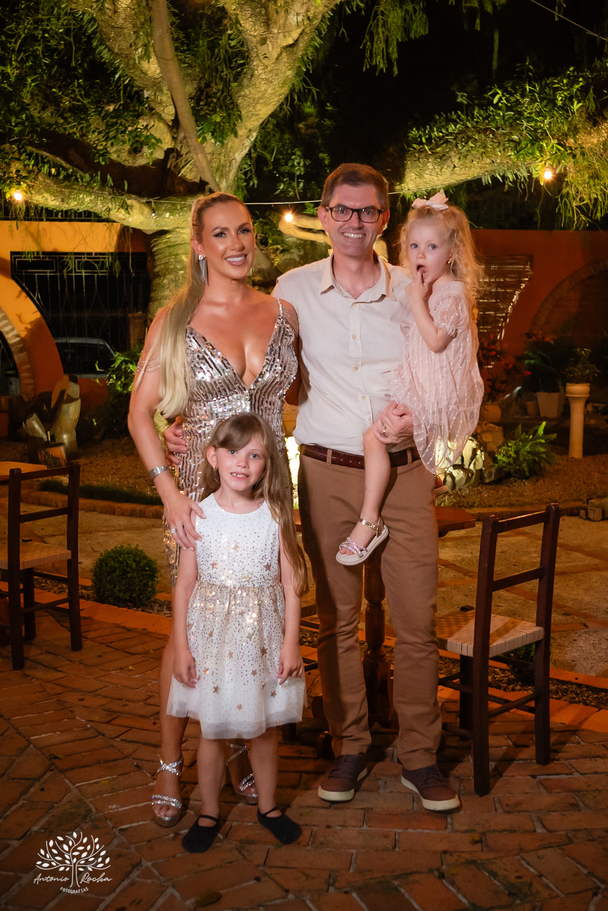 Michele kopereck - Morada da Figueira - Pelotas - 40 anos - Orafa Cantor - Vinícius Moraes e Banda - Sandrini Som e Luz - Tribo dos Coquetéis - bolo - Márcia Aquino - mesa de antepastos - decoração de balões - arranjos florais - Antonio Rocha Fotografias