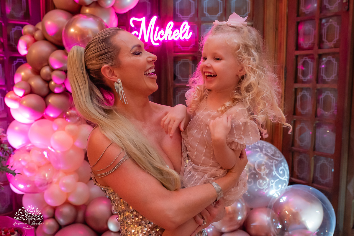 Michele kopereck - Morada da Figueira - Pelotas - 40 anos - Orafa Cantor - Vinícius Moraes e Banda - Sandrini Som e Luz - Tribo dos Coquetéis - bolo - Márcia Aquino - mesa de antepastos - decoração de balões - arranjos florais - Antonio Rocha Fotografias