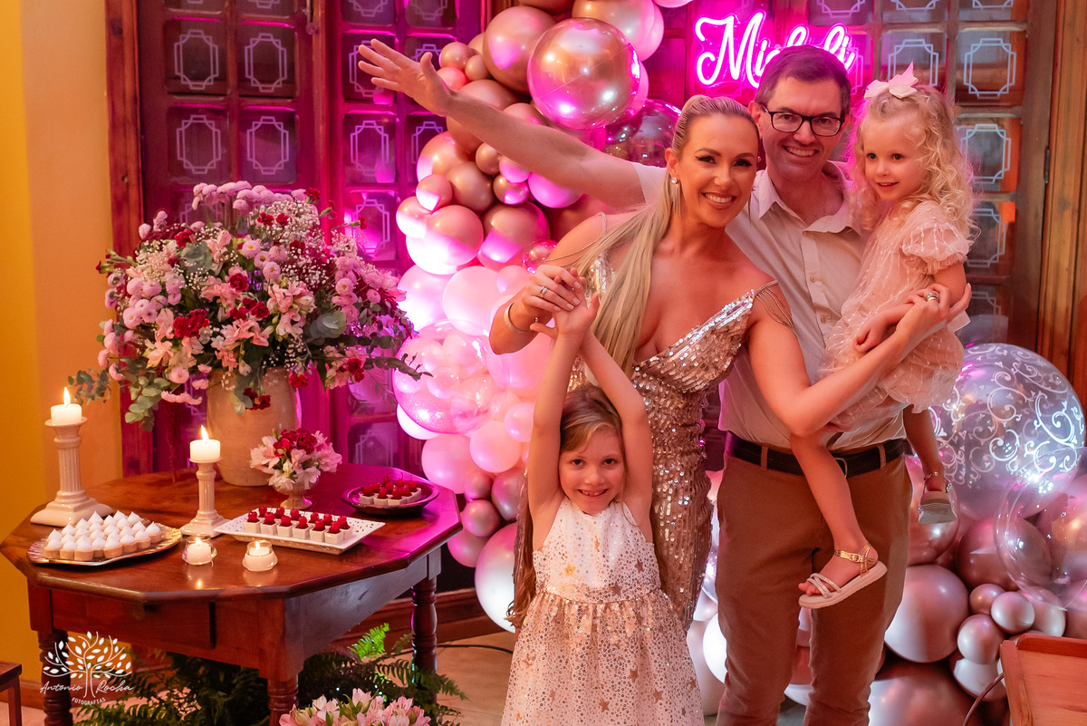 Michele kopereck - Morada da Figueira - Pelotas - 40 anos - Orafa Cantor - Vinícius Moraes e Banda - Sandrini Som e Luz - Tribo dos Coquetéis - bolo - Márcia Aquino - mesa de antepastos - decoração de balões - arranjos florais - Antonio Rocha Fotografias