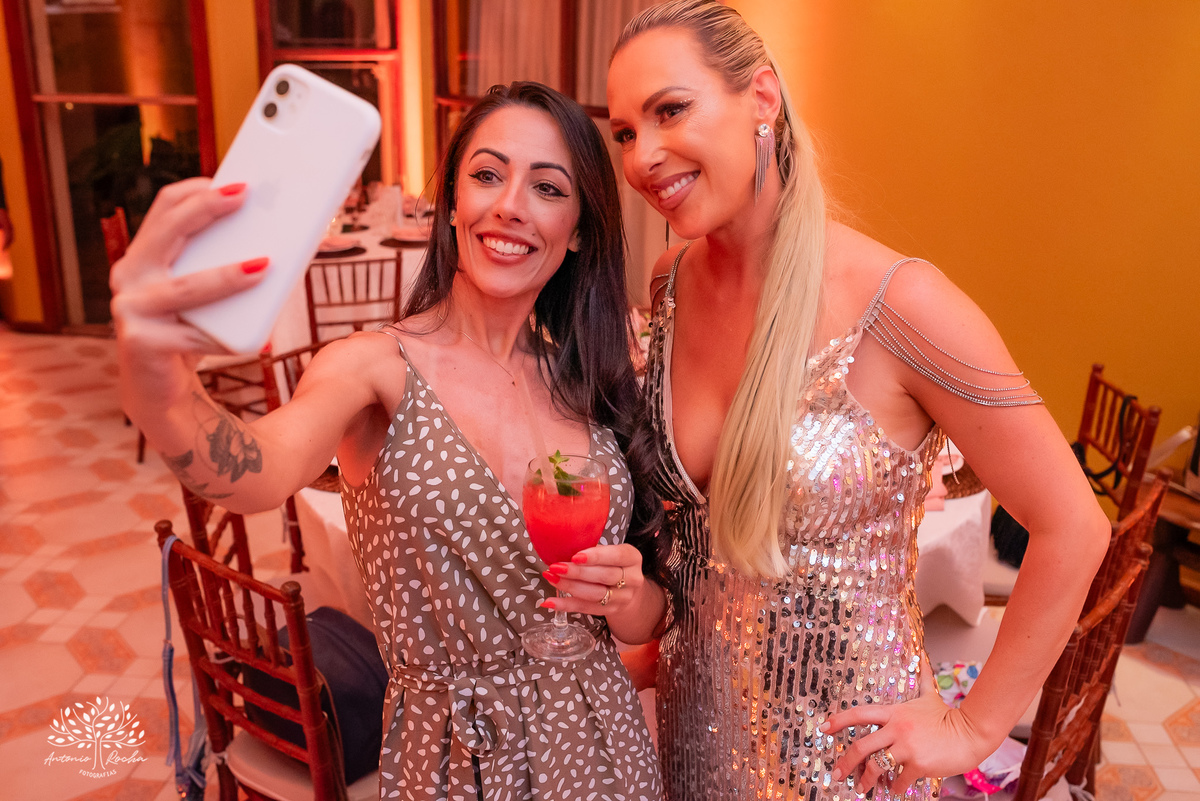 Michele kopereck - Morada da Figueira - Pelotas - 40 anos - Orafa Cantor - Vinícius Moraes e Banda - Sandrini Som e Luz - Tribo dos Coquetéis - bolo - Márcia Aquino - mesa de antepastos - decoração de balões - arranjos florais - Antonio Rocha Fotografias