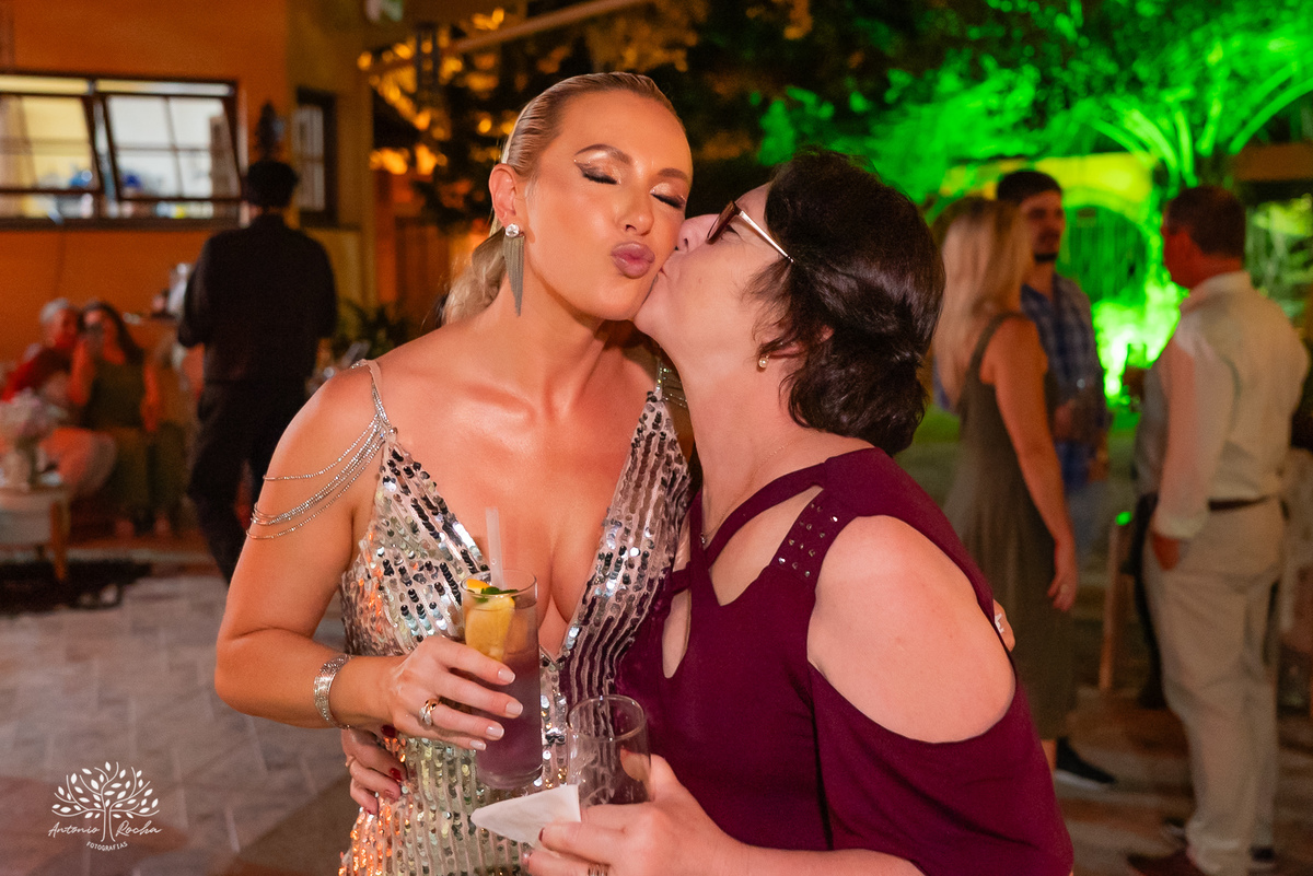 Michele kopereck - Morada da Figueira - Pelotas - 40 anos - Orafa Cantor - Vinícius Moraes e Banda - Sandrini Som e Luz - Tribo dos Coquetéis - bolo - Márcia Aquino - mesa de antepastos - decoração de balões - arranjos florais - Antonio Rocha Fotografias