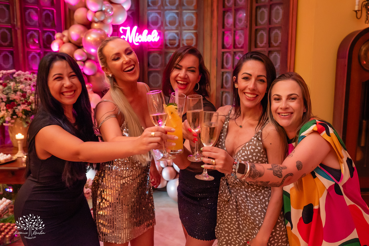 Michele kopereck - Morada da Figueira - Pelotas - 40 anos - Orafa Cantor - Vinícius Moraes e Banda - Sandrini Som e Luz - Tribo dos Coquetéis - bolo - Márcia Aquino - mesa de antepastos - decoração de balões - arranjos florais - Antonio Rocha Fotografias