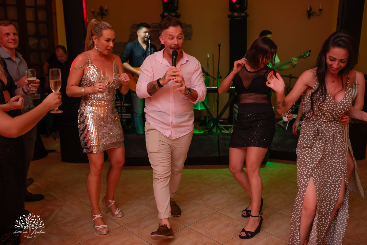 Michele kopereck - Morada da Figueira - Pelotas - 40 anos - Orafa Cantor - Vinícius Moraes e Banda - Sandrini Som e Luz - Tribo dos Coquetéis - bolo - Márcia Aquino - mesa de antepastos - decoração de balões - arranjos florais - Antonio Rocha Fotografias