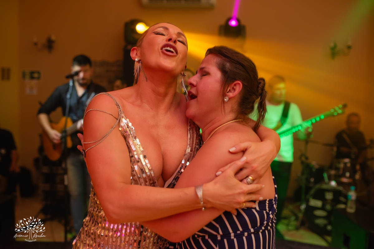 Michele kopereck - Morada da Figueira - Pelotas - 40 anos - Orafa Cantor - Vinícius Moraes e Banda - Sandrini Som e Luz - Tribo dos Coquetéis - bolo - Márcia Aquino - mesa de antepastos - decoração de balões - arranjos florais - Antonio Rocha Fotografias