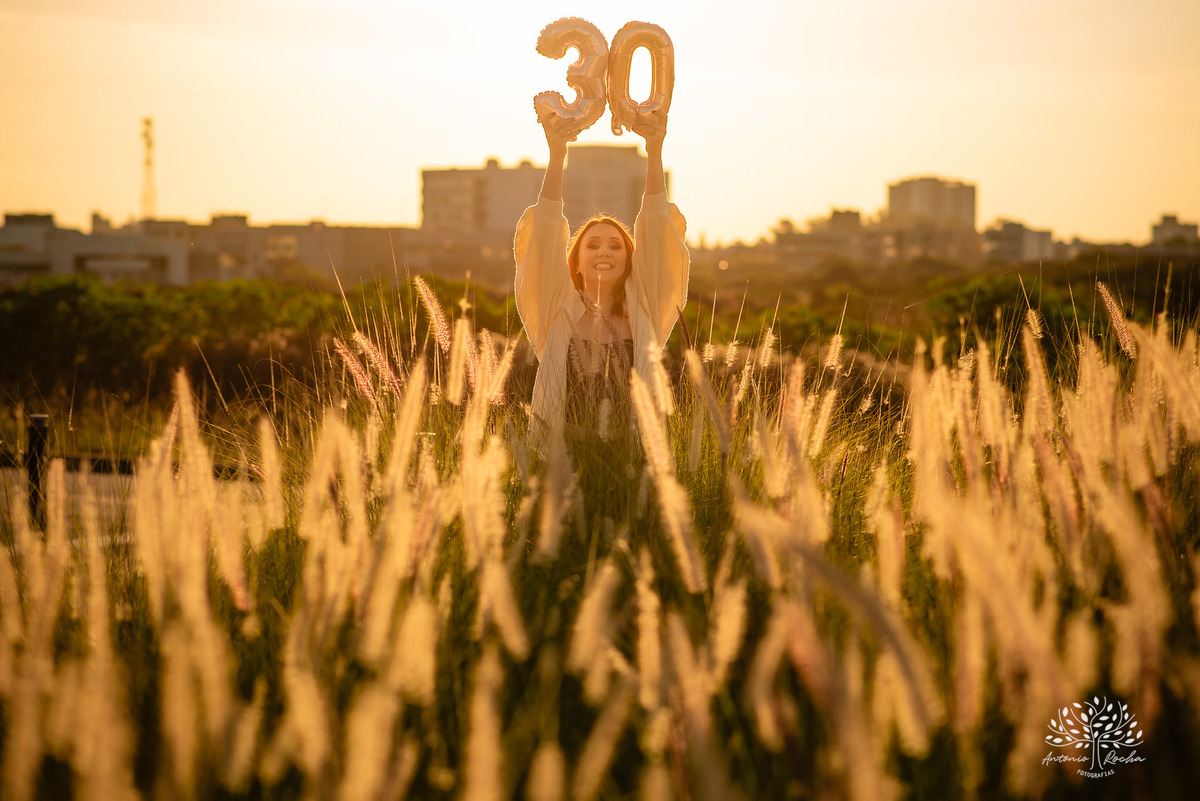 Márcia- 30 anos- ensaio comemorativo- Parque Una- atmosfera descontraída- vida- personalidade marcante- entardecer- paleta de cores- essência- confiança- registrar- memórias- casamento- Leonardo- novo ciclo- emoções- lembranças- Antonio Rocha Fotografias 