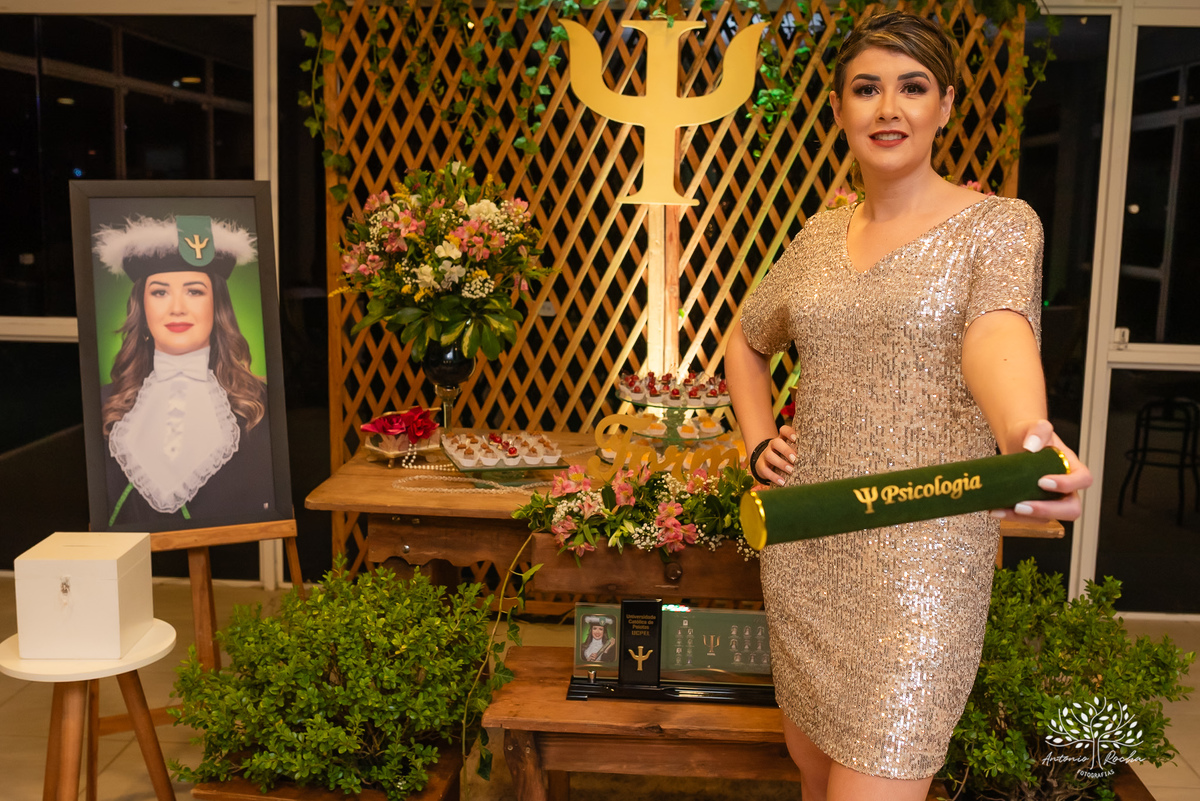 recepção - formatura - Ane - comemoração - amigos - familiares - sonho - vida - trajetória - profissão – psicologia - celebrar - conquista - abraços - sorrisos - churrasco - Brasa em Casa - chopinho – música – Antonio Rocha Fotografias - Pelotas