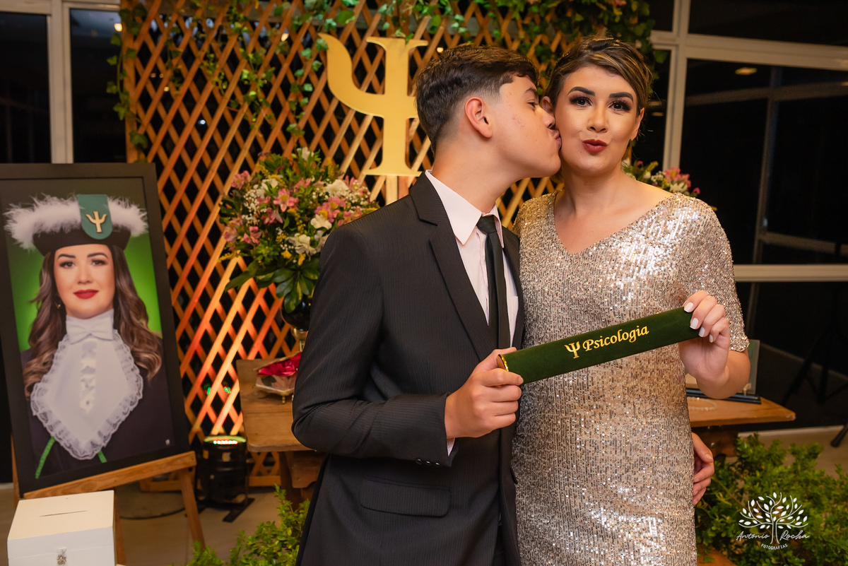 recepção - formatura - Ane - comemoração - amigos - familiares - sonho - vida - trajetória - profissão – psicologia - celebrar - conquista - abraços - sorrisos - churrasco - Brasa em Casa - chopinho – música – Antonio Rocha Fotografias - Pelotas