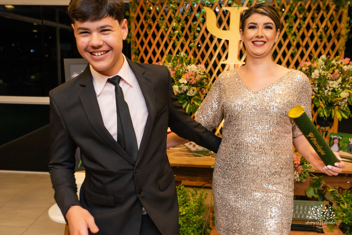 recepção - formatura - Ane - comemoração - amigos - familiares - sonho - vida - trajetória - profissão – psicologia - celebrar - conquista - abraços - sorrisos - churrasco - Brasa em Casa - chopinho – música – Antonio Rocha Fotografias - Pelotas