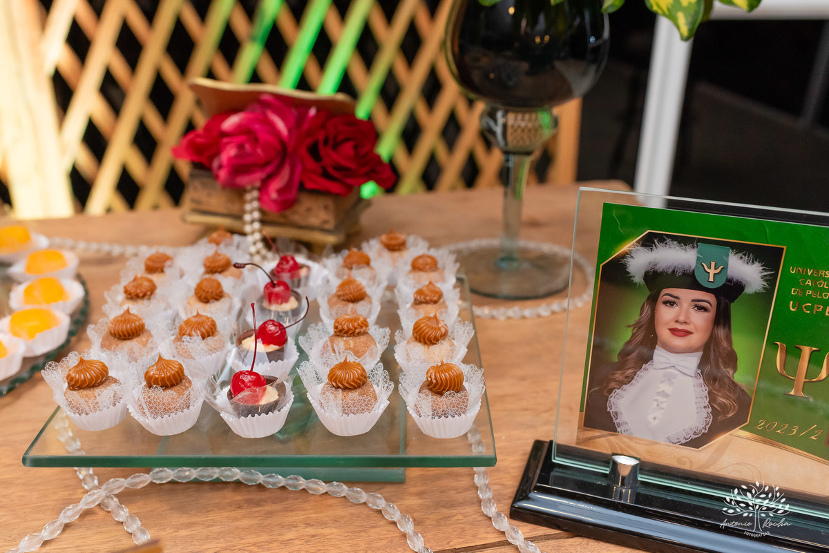 recepção - formatura - Ane - comemoração - amigos - familiares - sonho - vida - trajetória - profissão – psicologia - celebrar - conquista - abraços - sorrisos - churrasco - Brasa em Casa - chopinho – música – Antonio Rocha Fotografias - Pelotas