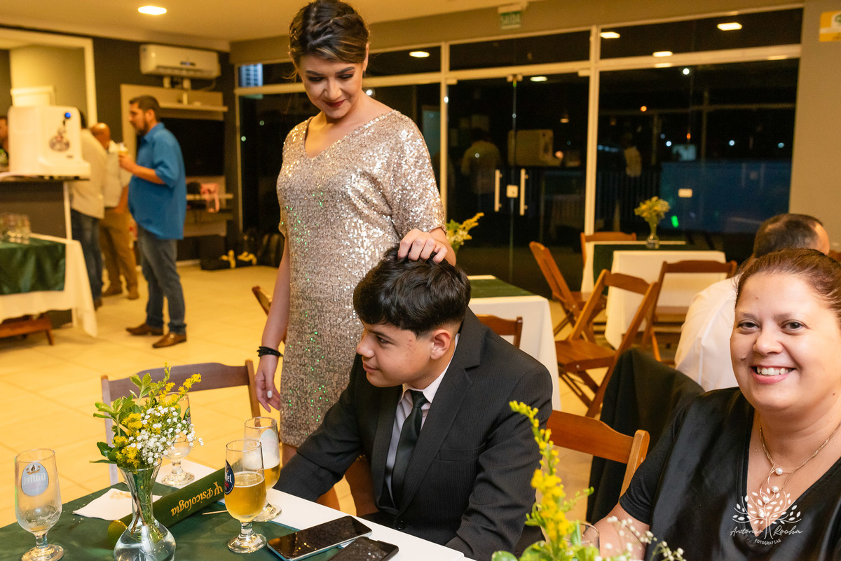 recepção - formatura - Ane - comemoração - amigos - familiares - sonho - vida - trajetória - profissão – psicologia - celebrar - conquista - abraços - sorrisos - churrasco - Brasa em Casa - chopinho – música – Antonio Rocha Fotografias - Pelotas