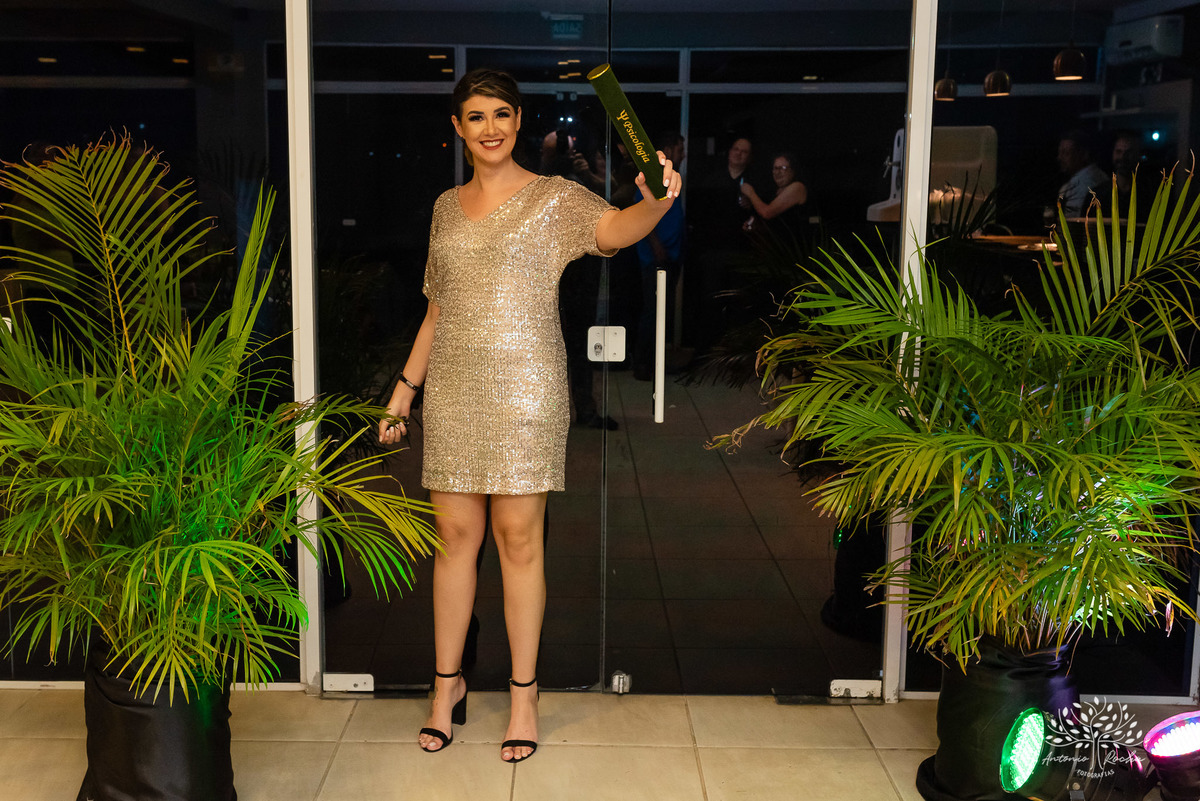 recepção - formatura - Ane - comemoração - amigos - familiares - sonho - vida - trajetória - profissão – psicologia - celebrar - conquista - abraços - sorrisos - churrasco - Brasa em Casa - chopinho – música – Antonio Rocha Fotografias - Pelotas