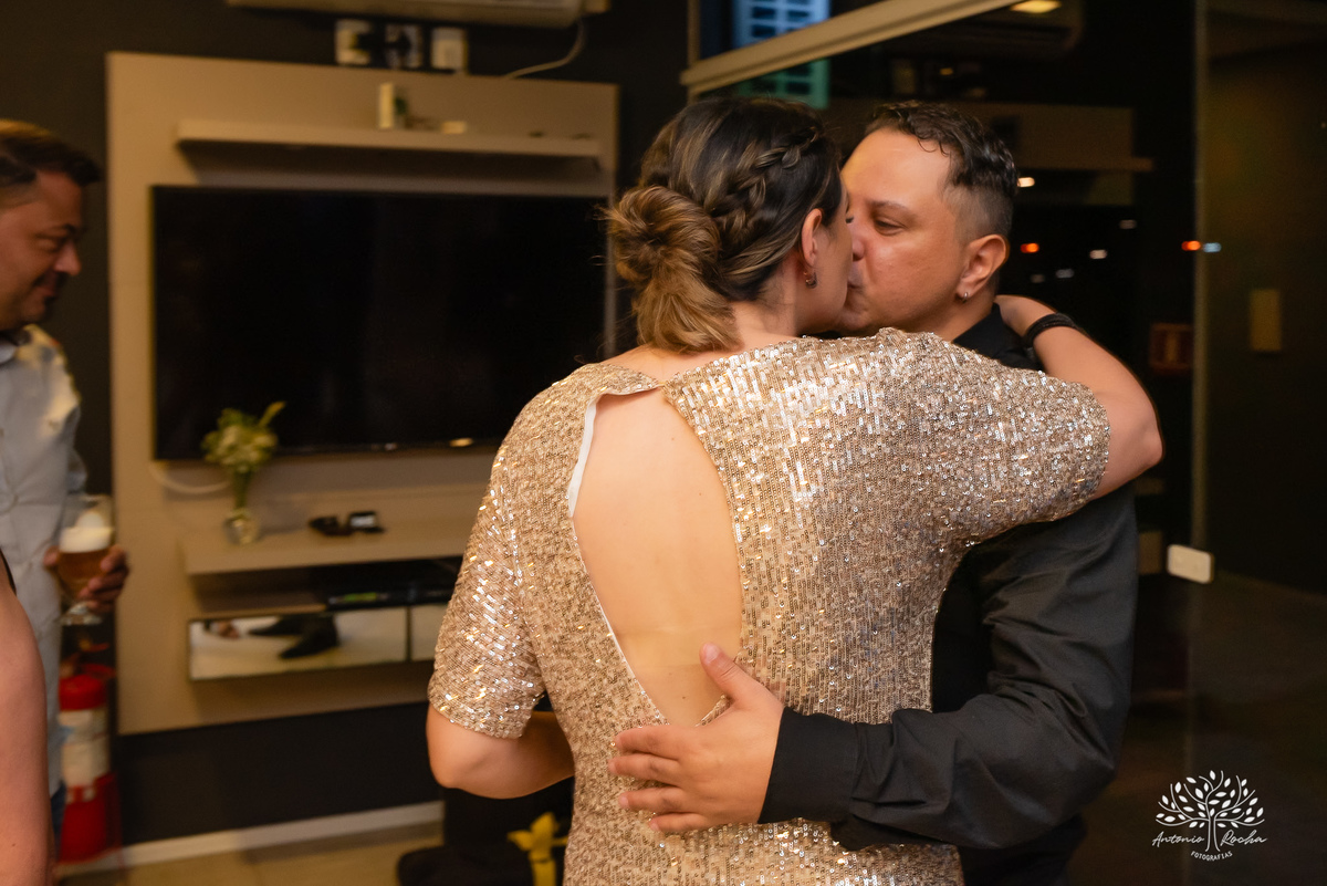 recepção - formatura - Ane - comemoração - amigos - familiares - sonho - vida - trajetória - profissão – psicologia - celebrar - conquista - abraços - sorrisos - churrasco - Brasa em Casa - chopinho – música – Antonio Rocha Fotografias - Pelotas
