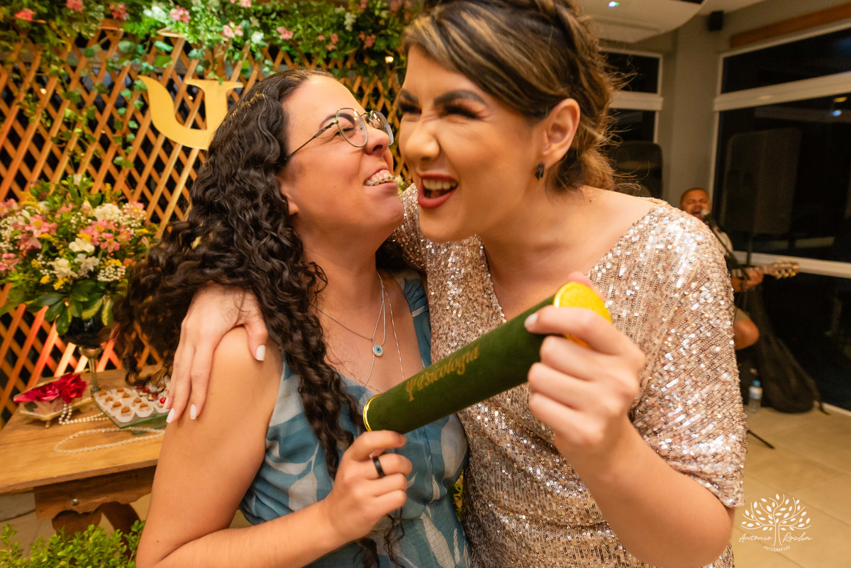 recepção - formatura - Ane - comemoração - amigos - familiares - sonho - vida - trajetória - profissão – psicologia - celebrar - conquista - abraços - sorrisos - churrasco - Brasa em Casa - chopinho – música – Antonio Rocha Fotografias - Pelotas