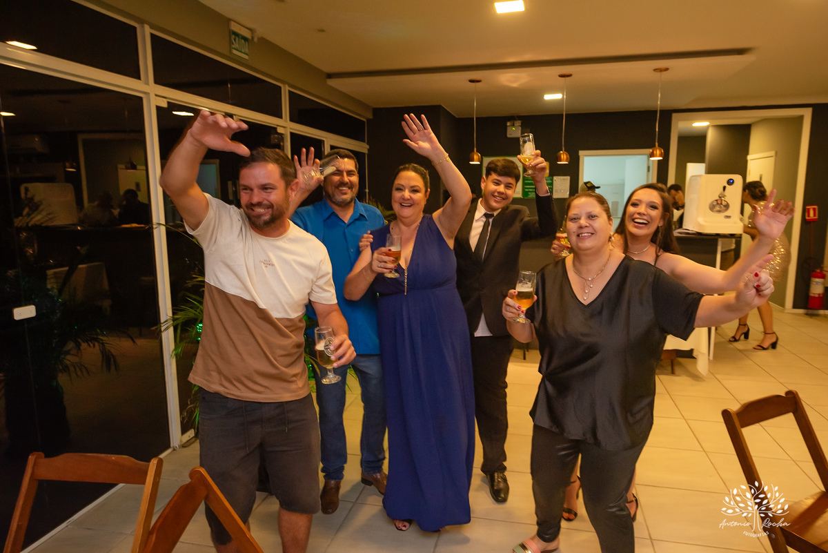 recepção - formatura - Ane - comemoração - amigos - familiares - sonho - vida - trajetória - profissão – psicologia - celebrar - conquista - abraços - sorrisos - churrasco - Brasa em Casa - chopinho – música – Antonio Rocha Fotografias - Pelotas