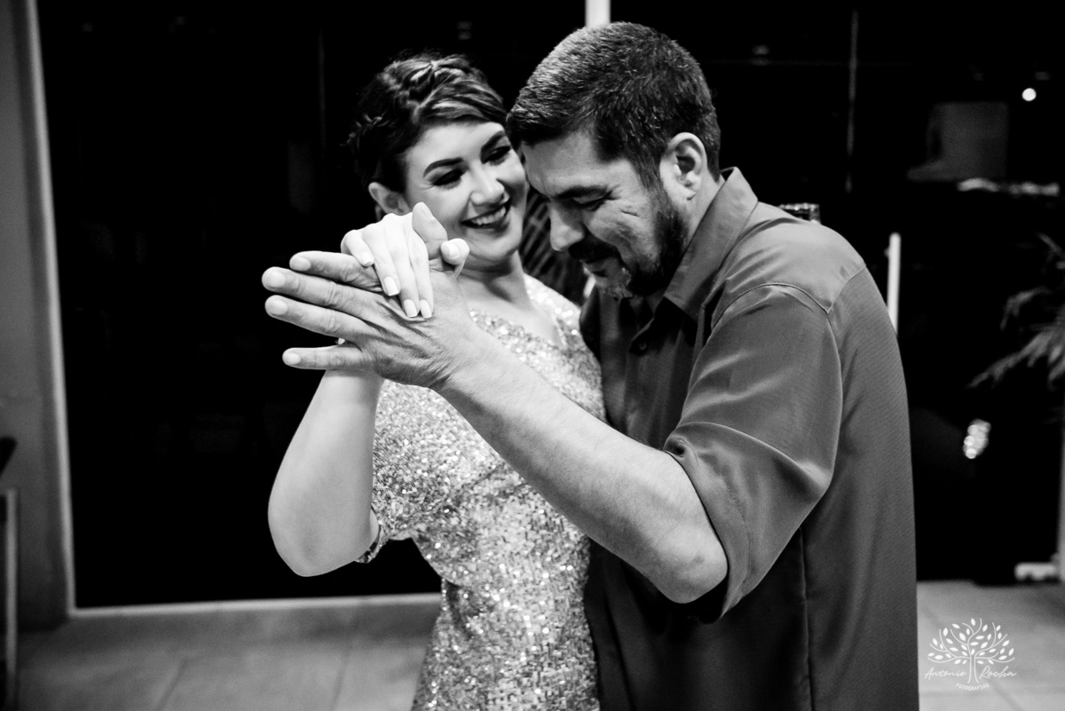 recepção - formatura - Ane - comemoração - amigos - familiares - sonho - vida - trajetória - profissão – psicologia - celebrar - conquista - abraços - sorrisos - churrasco - Brasa em Casa - chopinho – música – Antonio Rocha Fotografias - Pelotas