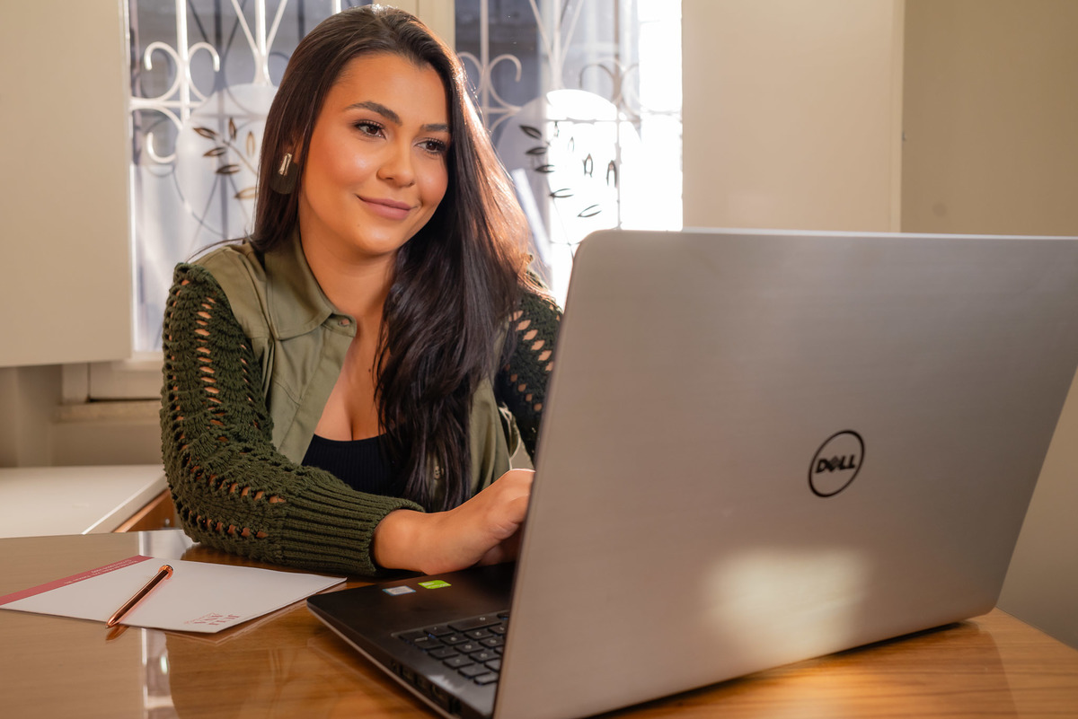 •	Ensaio Profissional - Dra. Juliana Lamas - Rotina de Tratamentos – Clínica - Fotografias de Marketing - Essência Profissional – Personalidade – Conexão – Empatia – Jaleco – Expertise - Serviços de Saúde – Antonio Rocha Fotografias - Pelotas