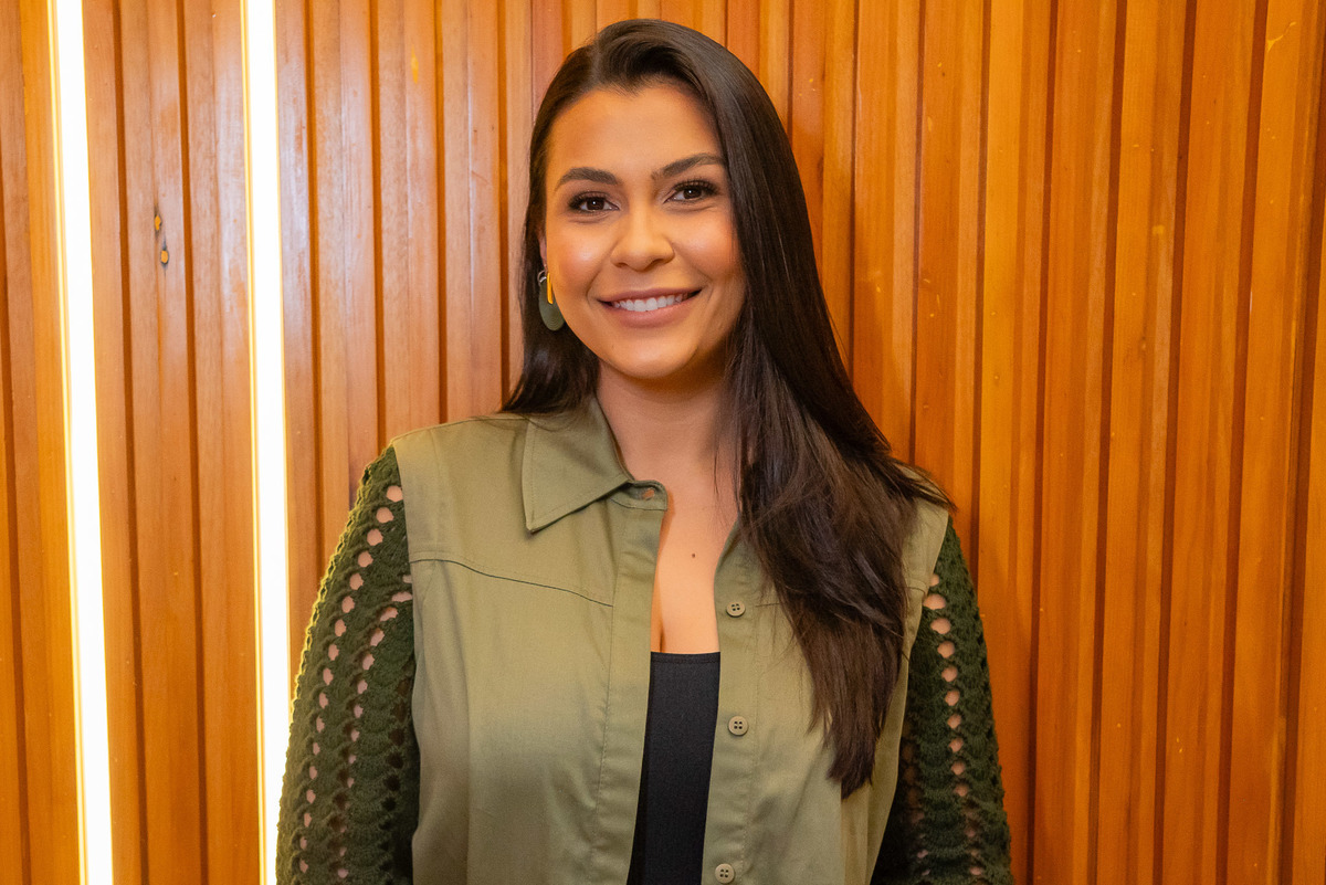 •	Ensaio Profissional - Dra. Juliana Lamas - Rotina de Tratamentos – Clínica - Fotografias de Marketing - Essência Profissional – Personalidade – Conexão – Empatia – Jaleco – Expertise - Serviços de Saúde – Antonio Rocha Fotografias - Pelotas