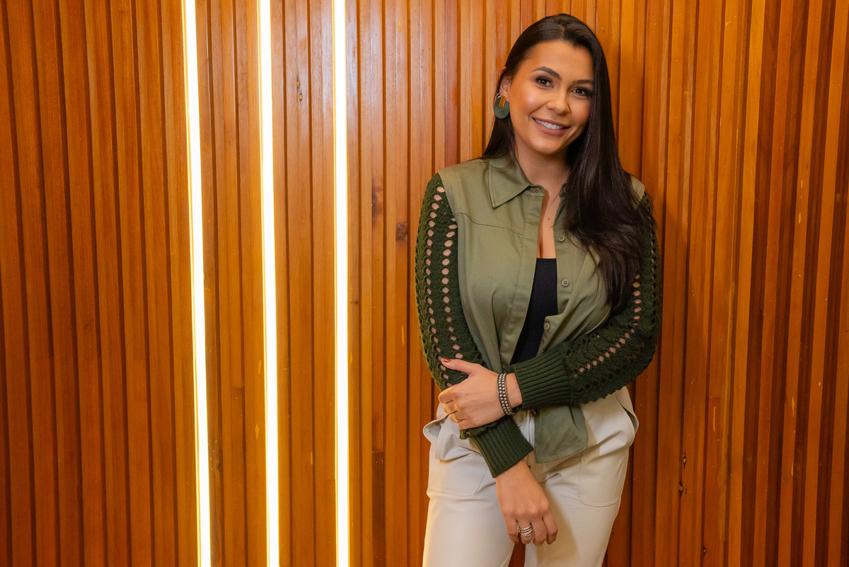 •	Ensaio Profissional - Dra. Juliana Lamas - Rotina de Tratamentos – Clínica - Fotografias de Marketing - Essência Profissional – Personalidade – Conexão – Empatia – Jaleco – Expertise - Serviços de Saúde – Antonio Rocha Fotografias - Pelotas