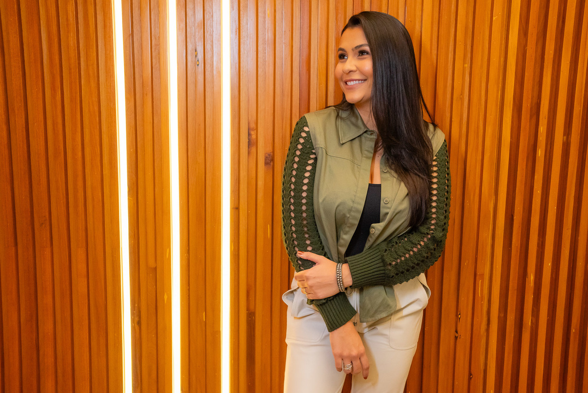 •	Ensaio Profissional - Dra. Juliana Lamas - Rotina de Tratamentos – Clínica - Fotografias de Marketing - Essência Profissional – Personalidade – Conexão – Empatia – Jaleco – Expertise - Serviços de Saúde – Antonio Rocha Fotografias - Pelotas