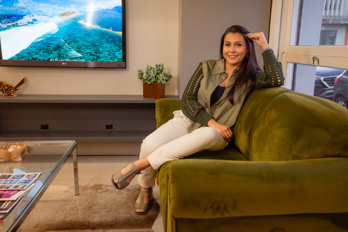 •	Ensaio Profissional - Dra. Juliana Lamas - Rotina de Tratamentos – Clínica - Fotografias de Marketing - Essência Profissional – Personalidade – Conexão – Empatia – Jaleco – Expertise - Serviços de Saúde – Antonio Rocha Fotografias - Pelotas