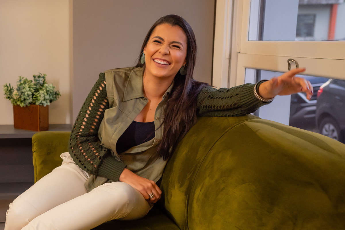 •	Ensaio Profissional - Dra. Juliana Lamas - Rotina de Tratamentos – Clínica - Fotografias de Marketing - Essência Profissional – Personalidade – Conexão – Empatia – Jaleco – Expertise - Serviços de Saúde – Antonio Rocha Fotografias - Pelotas