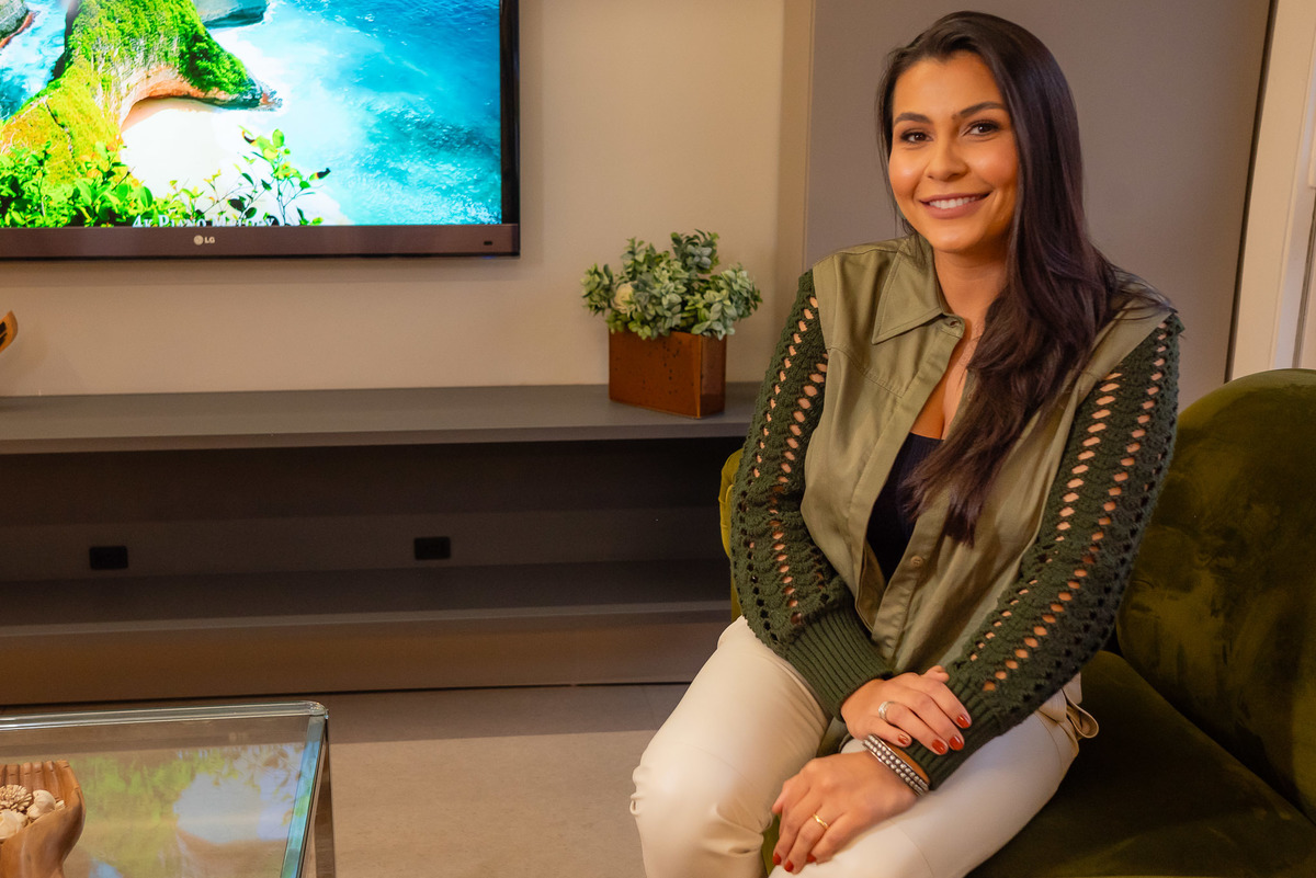 •	Ensaio Profissional - Dra. Juliana Lamas - Rotina de Tratamentos – Clínica - Fotografias de Marketing - Essência Profissional – Personalidade – Conexão – Empatia – Jaleco – Expertise - Serviços de Saúde – Antonio Rocha Fotografias - Pelotas