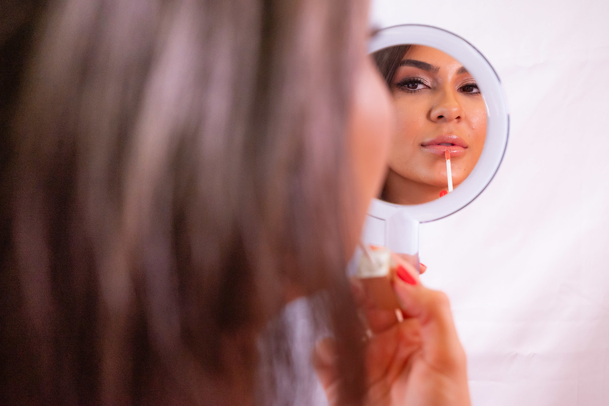 •	Ensaio Profissional - Dra. Juliana Lamas - Rotina de Tratamentos – Clínica - Fotografias de Marketing - Essência Profissional – Personalidade – Conexão – Empatia – Jaleco – Expertise - Serviços de Saúde – Antonio Rocha Fotografias - Pelotas