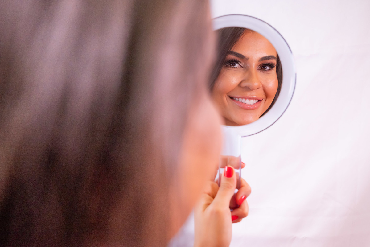 •	Ensaio Profissional - Dra. Juliana Lamas - Rotina de Tratamentos – Clínica - Fotografias de Marketing - Essência Profissional – Personalidade – Conexão – Empatia – Jaleco – Expertise - Serviços de Saúde – Antonio Rocha Fotografias - Pelotas