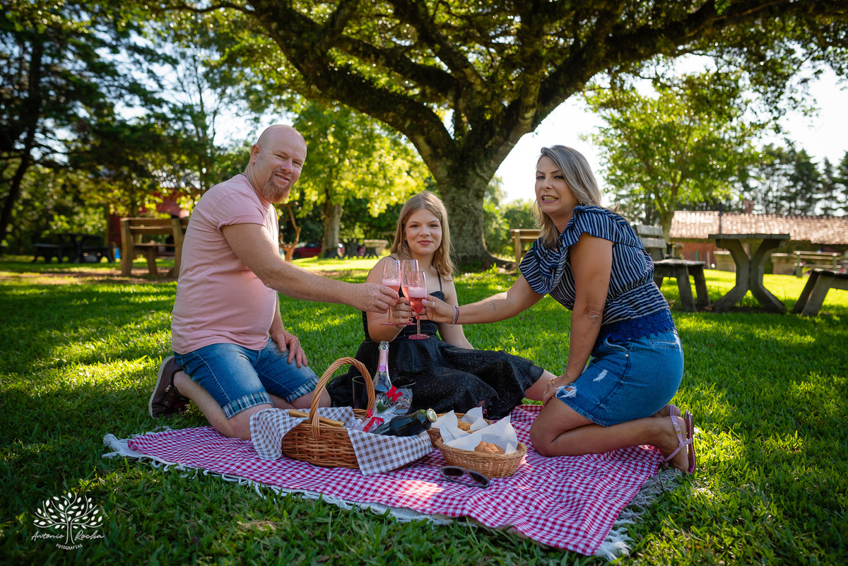 ensaio pré-festa - debutante - Helena Fischer - vinícola - Vinhos Nardello - Enilda - Claudio - família - piquenique - festa - carinho - confiança - momento especial - cliques – gratidão – Antonio Rocha Fotografias - Pelotas