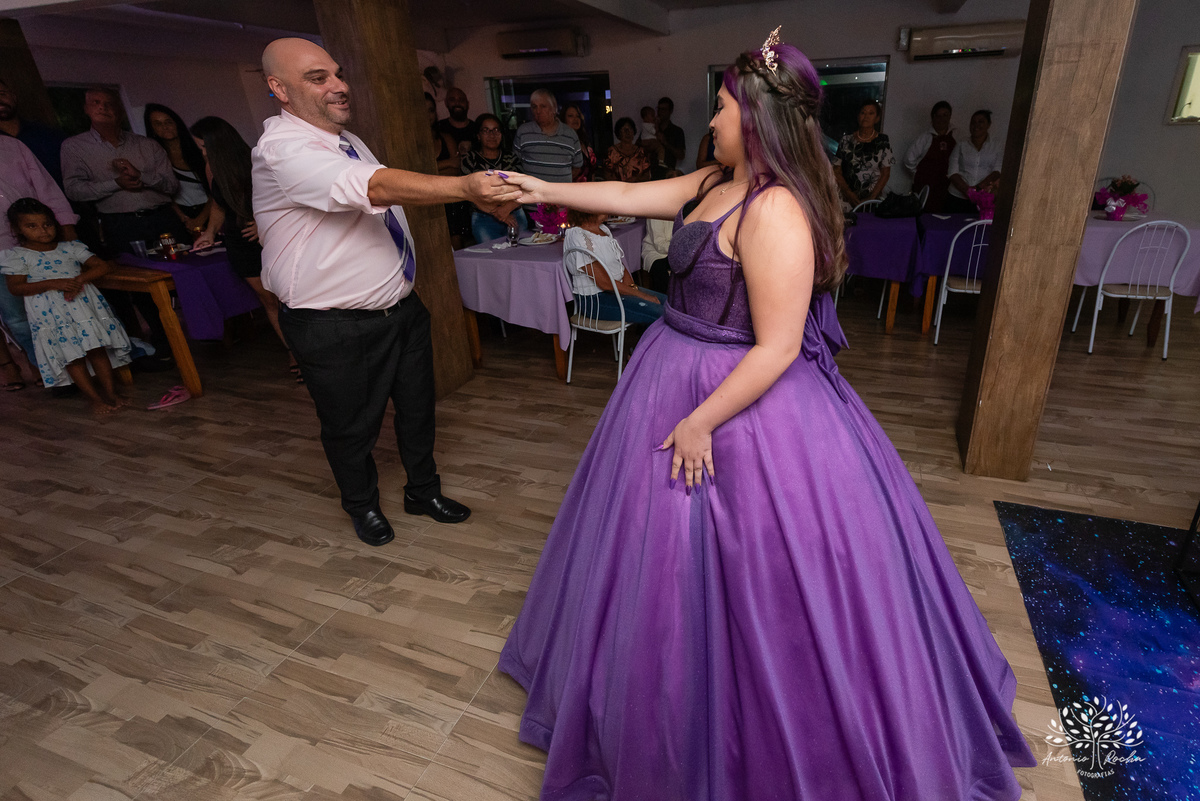 •	Eduarda Leão – Duda - 15 anos -Ensaio pré-festa – Pelotas -Parque Uma - Las Acácias - Sorriso contagiante - debutantes - Making of - Ponte Jaguarão-Rio Branco - AABB de Jaguarão - Festa íntima – valsa - Dança coreografada - Antonio Rocha Fotografias