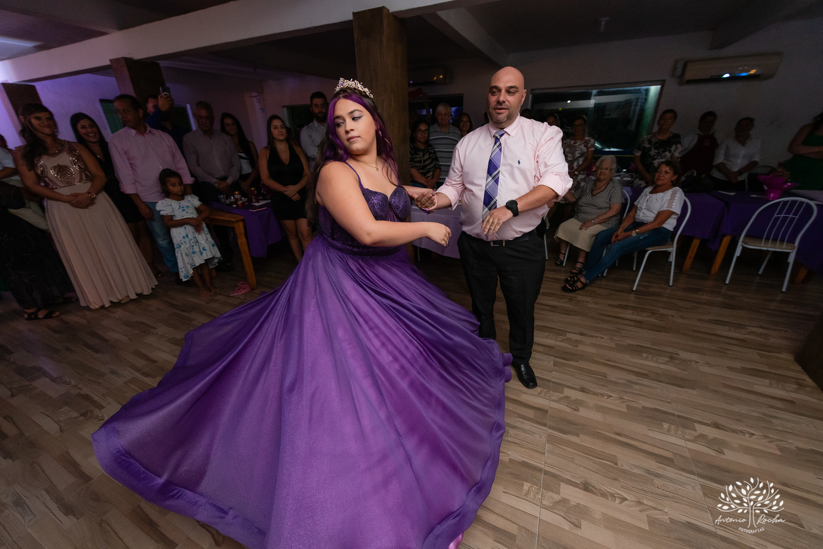 •	Eduarda Leão – Duda - 15 anos -Ensaio pré-festa – Pelotas -Parque Uma - Las Acácias - Sorriso contagiante - debutantes - Making of - Ponte Jaguarão-Rio Branco - AABB de Jaguarão - Festa íntima – valsa - Dança coreografada - Antonio Rocha Fotografias