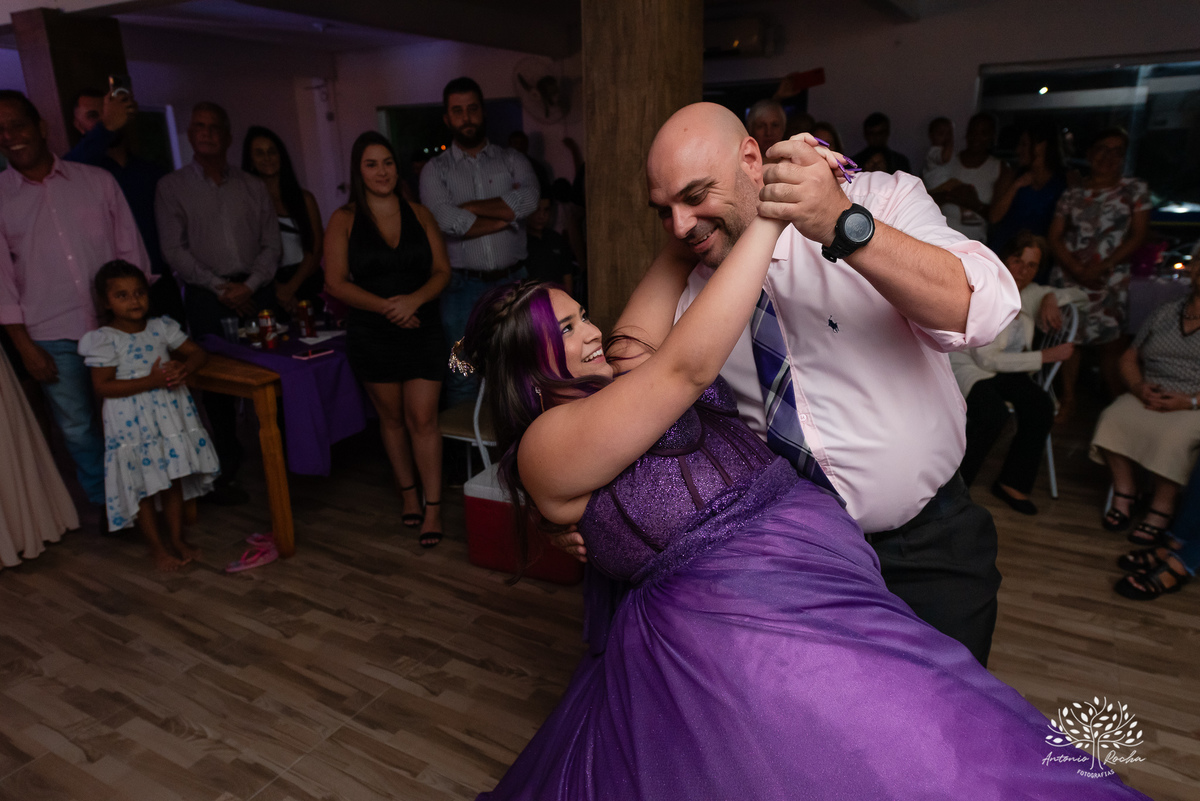 •	Eduarda Leão – Duda - 15 anos -Ensaio pré-festa – Pelotas -Parque Uma - Las Acácias - Sorriso contagiante - debutantes - Making of - Ponte Jaguarão-Rio Branco - AABB de Jaguarão - Festa íntima – valsa - Dança coreografada - Antonio Rocha Fotografias