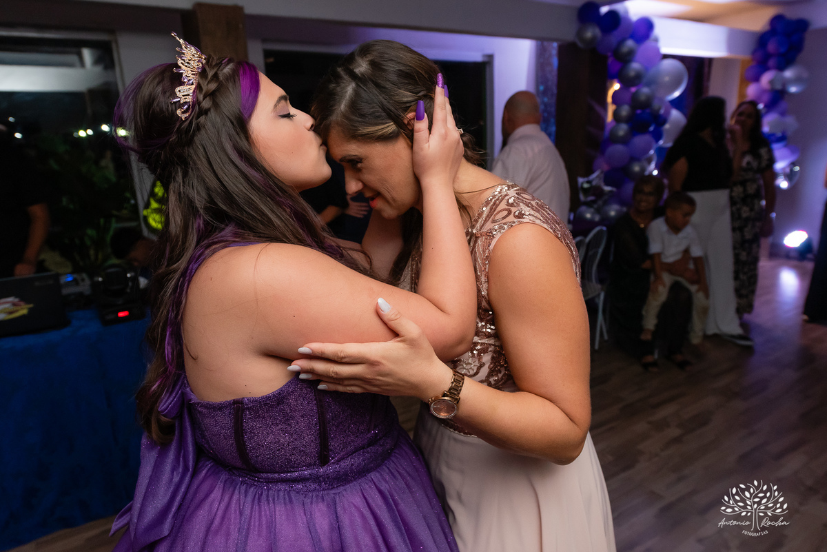 •	Eduarda Leão – Duda - 15 anos -Ensaio pré-festa – Pelotas -Parque Uma - Las Acácias - Sorriso contagiante - debutantes - Making of - Ponte Jaguarão-Rio Branco - AABB de Jaguarão - Festa íntima – valsa - Dança coreografada - Antonio Rocha Fotografias