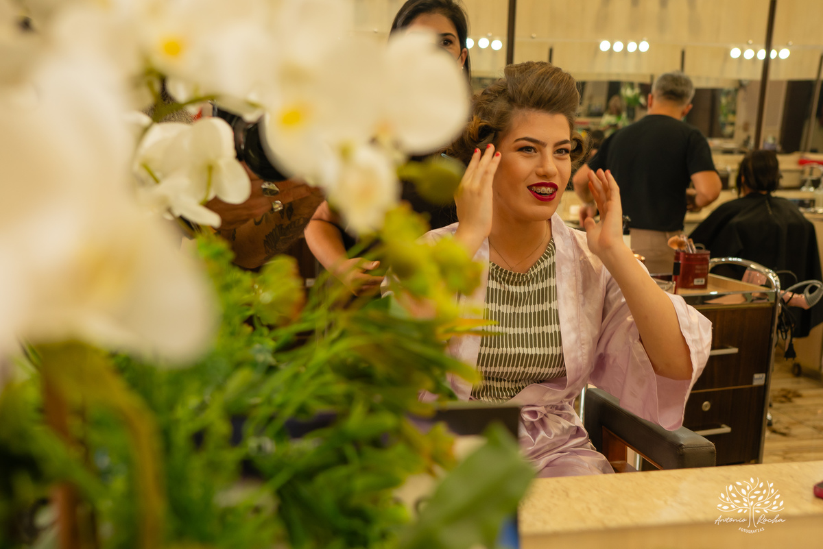 festa - Helena Kichofel - Comunidade Sant'Ana - Colônia Maciel - Pelotas/RS - ensaio externo - nascer do Sol - praia do Laranjal - por do sol - Parque Una - making of vestido - valsa - saia rodada - surpresa - anel de 15 anos – Antonio Rocha Fotografias