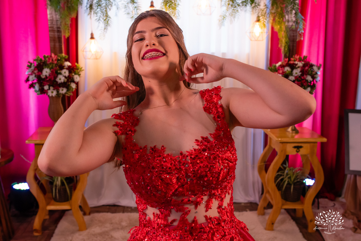 festa - Helena Kichofel - Comunidade Sant'Ana - Colônia Maciel - Pelotas/RS - ensaio externo - nascer do Sol - praia do Laranjal - por do sol - Parque Una - making of vestido - valsa - saia rodada - surpresa - anel de 15 anos – Antonio Rocha Fotografiasfe