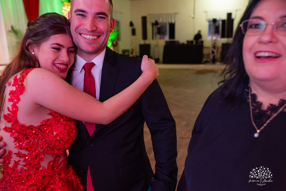 festa - Helena Kichofel - Comunidade Sant'Ana - Colônia Maciel - Pelotas/RS - ensaio externo - nascer do Sol - praia do Laranjal - por do sol - Parque Una - making of vestido - valsa - saia rodada - surpresa - anel de 15 anos – Antonio Rocha Fotografias