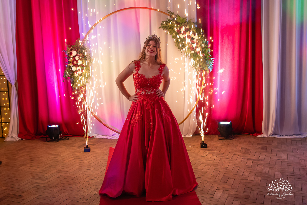 festa - Helena Kichofel - Comunidade Sant'Ana - Colônia Maciel - Pelotas/RS - ensaio externo - nascer do Sol - praia do Laranjal - por do sol - Parque Una - making of vestido - valsa - saia rodada - surpresa - anel de 15 anos – Antonio Rocha Fotografiasfe