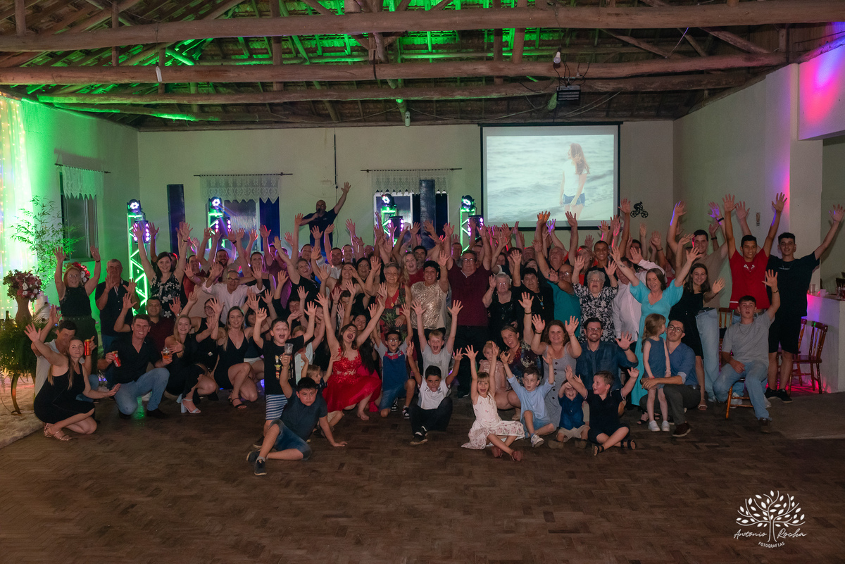 festa - Helena Kichofel - Comunidade Sant'Ana - Colônia Maciel - Pelotas/RS - ensaio externo - nascer do Sol - praia do Laranjal - por do sol - Parque Una - making of vestido - valsa - saia rodada - surpresa - anel de 15 anos – Antonio Rocha Fotografias