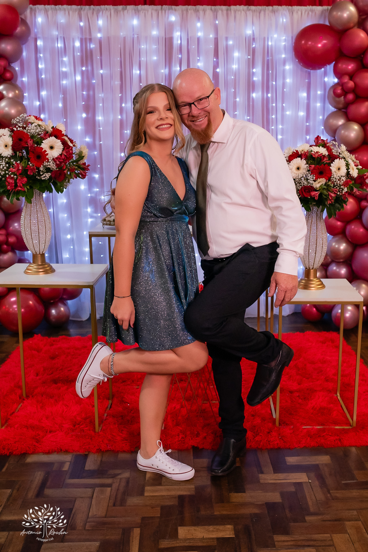 •	Festa - 15 anos - Helena Kolhs Fischer – Ensaio - Vinícola Nardello - Morro Redondo – Homenagens - Troca de sapato – Valsa - pista de dança -Infinity Bartenders -Vestido vermelho – Antonio Rocha Fotografias - Pelotas