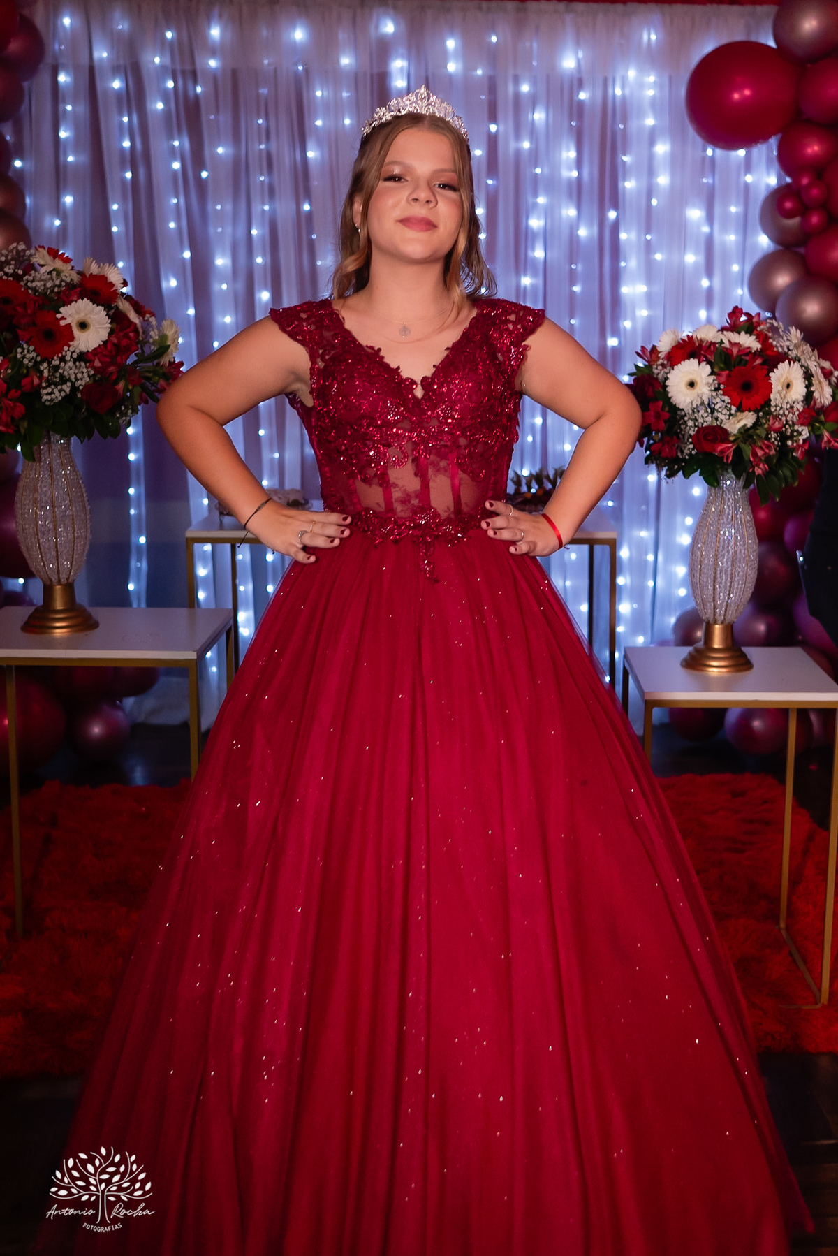 •	Festa - 15 anos - Helena Kolhs Fischer – Ensaio - Vinícola Nardello - Morro Redondo – Homenagens - Troca de sapato – Valsa - pista de dança -Infinity Bartenders -Vestido vermelho – Antonio Rocha Fotografias - Pelotas