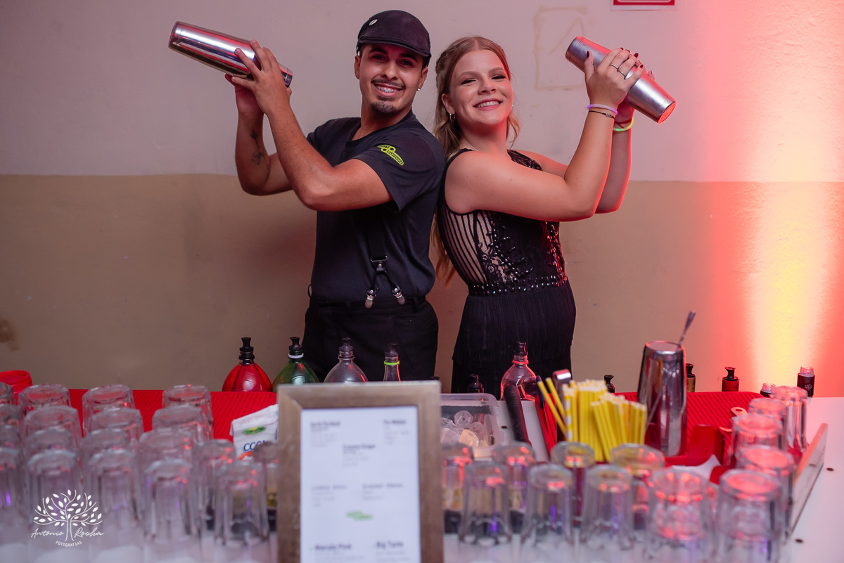 •	Festa - 15 anos - Helena Kolhs Fischer – Ensaio - Vinícola Nardello - Morro Redondo – Homenagens - Troca de sapato – Valsa - pista de dança -Infinity Bartenders -Vestido vermelho – Antonio Rocha Fotografias - Pelotas