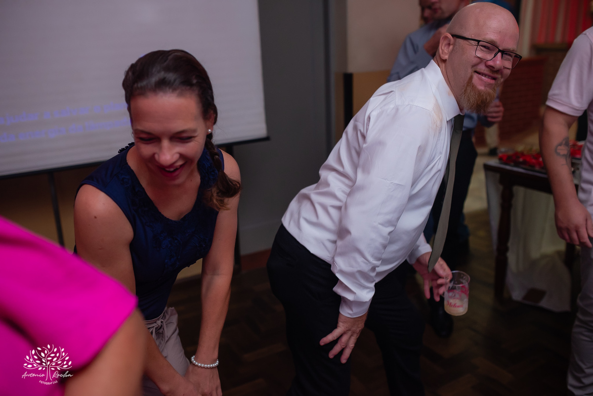 •	Festa - 15 anos - Helena Kolhs Fischer – Ensaio - Vinícola Nardello - Morro Redondo – Homenagens - Troca de sapato – Valsa - pista de dança -Infinity Bartenders -Vestido vermelho – Antonio Rocha Fotografias - Pelotas